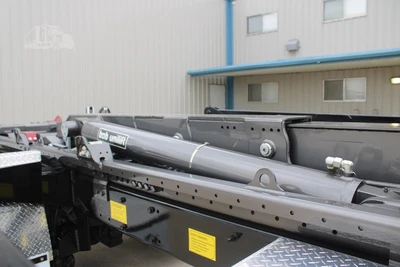 Used 2027 PETERBILT 548 Hooklifts & Roll-Offs Texas US | Roll Off Truck World #1491992