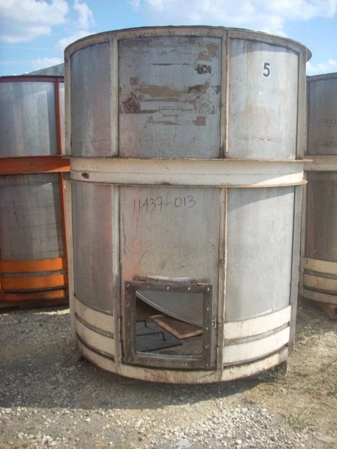 Used approximately 850 gallon vertical stainless steel tank