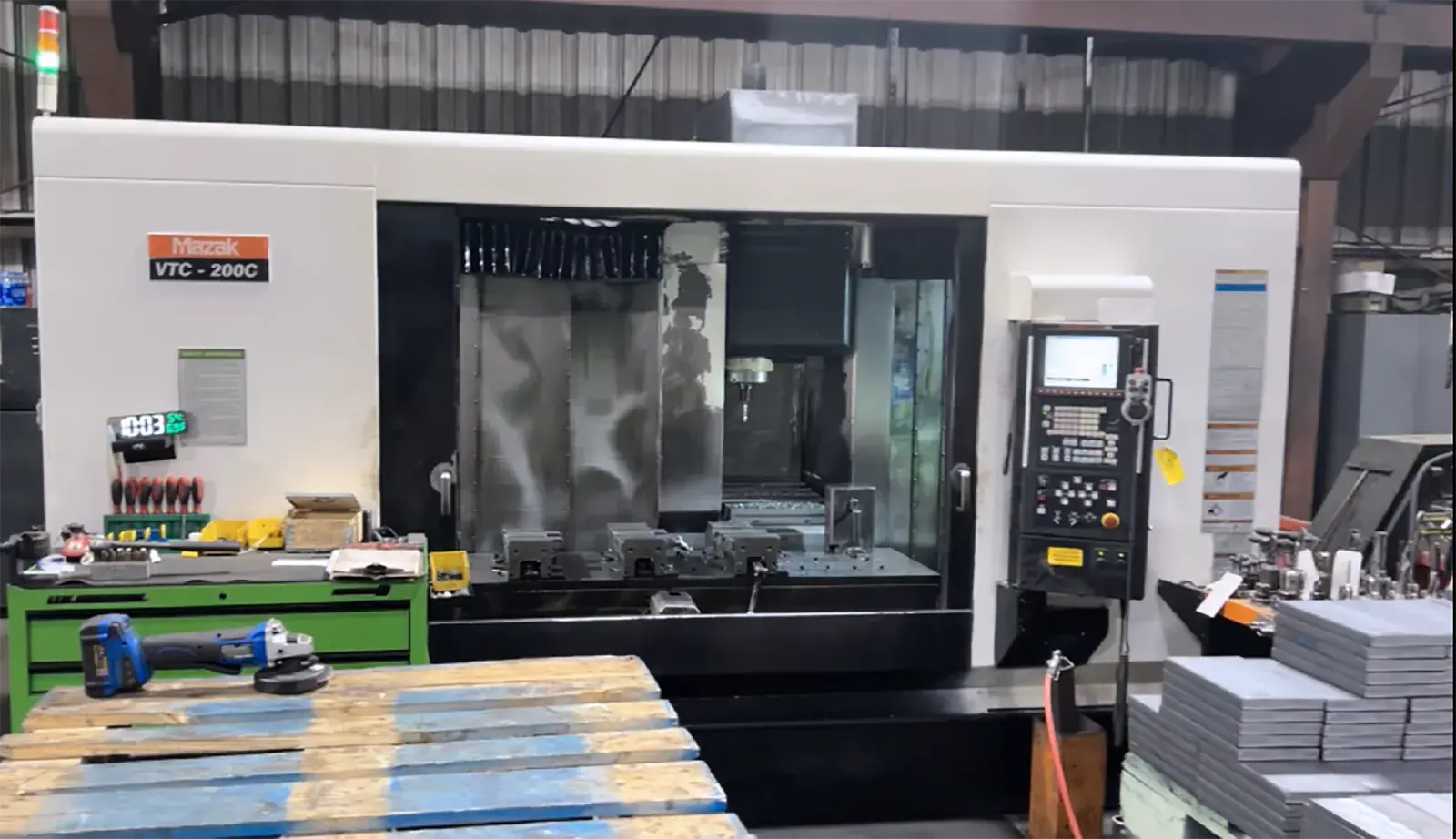 USED 2013 MAZAK VTC 200-C
