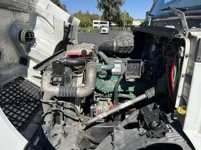 USED 2015 VOLVO VNM64T200