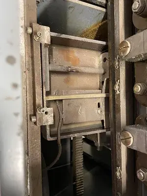 USED 1989 BURT 408D HYDRAULIC ROLL THROUGH LABELER