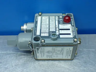 NEW ALLENBRADLEY 836TT253J