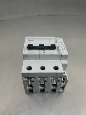 USED Siemens 5SX23 C40 Circuit Breaker, 3-Pole, 40 Amp, 400V w/5SX9100HS