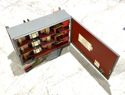 USED SCHNEIDER ELECTRIC, SQUARE D SER. E2 FUSIBLE PANELBOARD SWITCH UNIT 3-POLE 600A