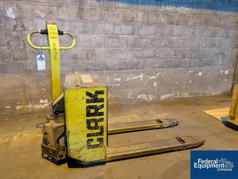 USED Clark Clark electric pallet runner