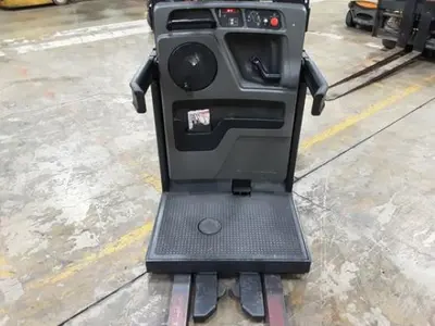 USED 2018 RAYMOND 560-OPC30TT
