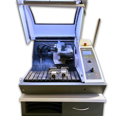 Item# L202 Struers Discotom-10 Automatic Saw