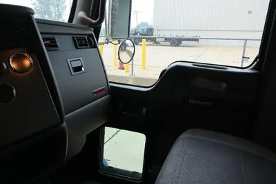 2013 KENWORTH GVWR 25,000 BOX TRUCK | Levy Recovery Group (19)