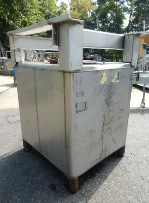 USED 350 GALLON TOTE 350 GALLON