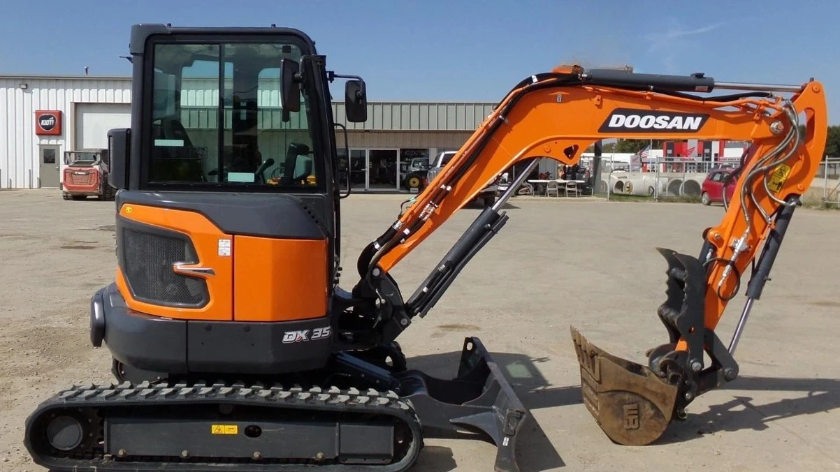 USED 2019 Doosan DX35