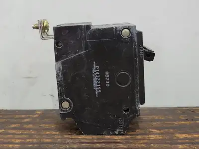 Used GENERAL ELECTRIC THQB2130 Switchgears British Columbia CA | Lenmark #242263