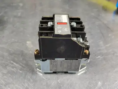 NEW ALLEN-BRADLEY 700-N200A1