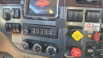 USED 2015 PETERBILT 579