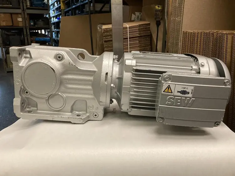 New | in-Stock SEW K47/II2GD EDRE90L4/3GD/KCC/TF/AL/C Gearmotors | Surplus Asset Holdings #1226877