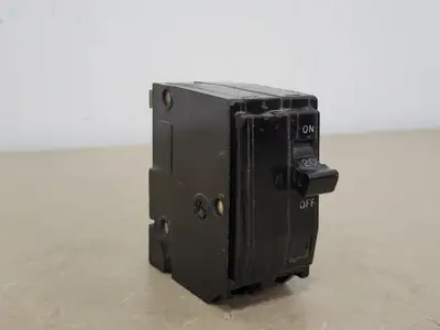 Used SQUARE D QO220 Switchgears British Columbia CA | Lenmark #835380