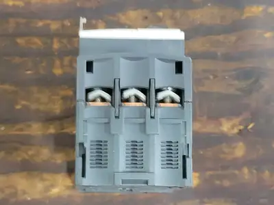 Used SCHNEIDER ELECTRIC GV2ME22 Switchgears British Columbia CA | Lenmark #242045