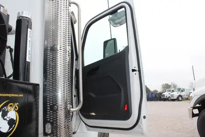 New | in-Stock 2027 PETERBILT 548 Vacuum Truck Texas US | Roll Off Truck World #1492009