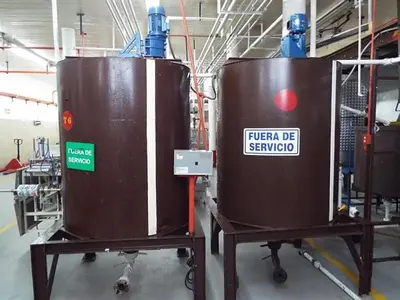 2,000 Liter Carbon Steel Mixing Tank