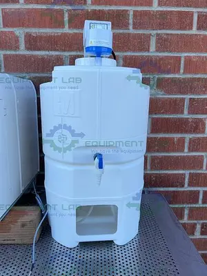 USED MILLIPORE ELIX ADVANTAGE 15  WATER PURIFYING SYSTEM W/ E-POD, 30L PE TANK