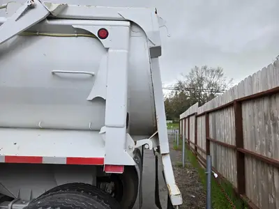 USED 1985 RELIANCE 28FT