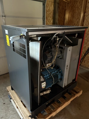 Used CHICAGO PNEUMATIC CPVS-30 ROTARY SCREW AIR COMPRESSOR Rotary Screw & Sliding Vane Air Compressors Michigan US | Miedema Asset Management Group #1419269