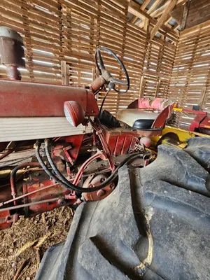 FARMALL 560 Tractor | Iron Listing (10)