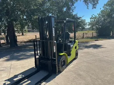 USED 2021 CLARK S25D
