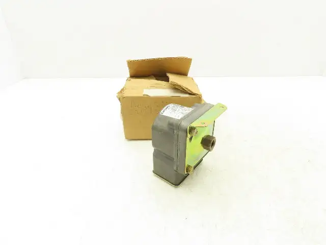 Barksdale D2T-A3SS-Q24 Pressure or Vacuum Actuated Switch 0.3-3 psi Range