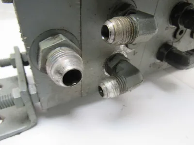 Double A QG-005-C-165B1-TSP 2 Pos Spring Offset Solenoid Valves Manifold 110V
