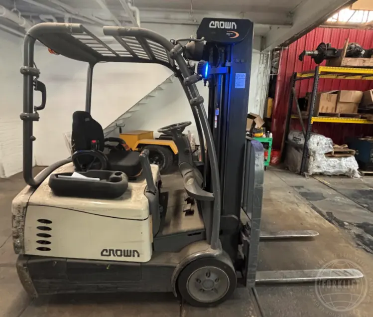 Used 2016 CROWN SC5225-30 3-Wheel Sit down Electric Counterbalance Forklifts Illinois US | Forklift Exchange #1274797