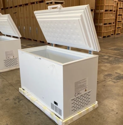 171-0390 50" Solid Top Self Contained Ultra Low Temperature Chest Freezer