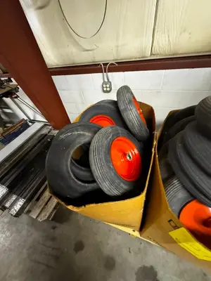 Used _UNKNOWN_ _UNKNOWN_ Wheels & Tires Ohio US | Myron Bowling Auctioneers Inc #1518597
