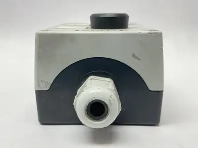 Used SIEMENS PUSHBUTTON ENCLOSURE ASSEMBLY W/ WHITE ILLUMINATED Electrical Boxes Michigan US | Maverick Industrial Sales #1092932