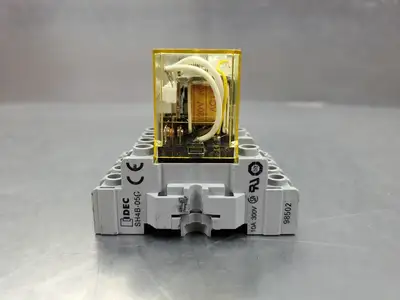 USED IDEC SH4B-05 Base w/ RH4B-UL Relay