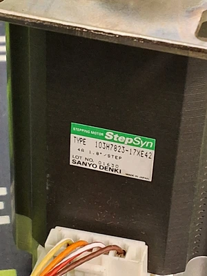 SANYO DENKI STEPSYN 103H7823-17XE42 STEPPING MOTOR 4A 1.8' STEP