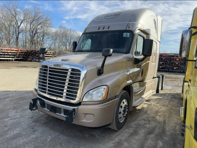 USED 2015 FREIGHTLINER CASCADIA