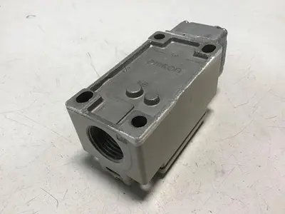 USED OMRON D4B-2171N