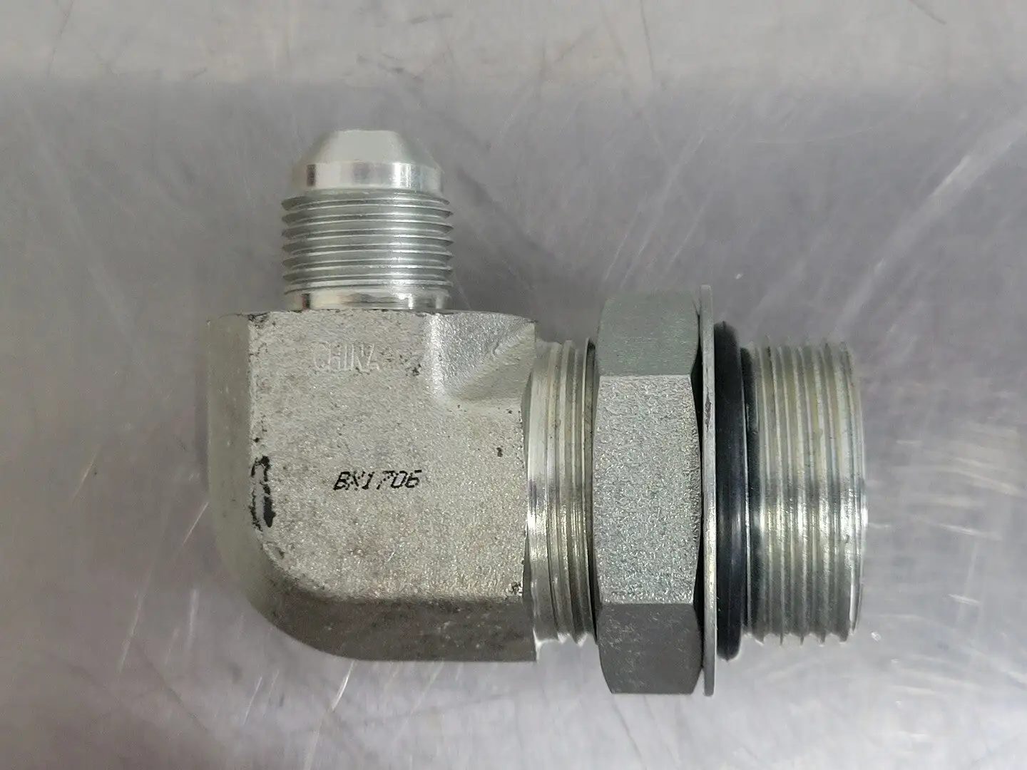 90 Deg Elbow Adapter M-16 ORB X M-08 JIC 1" x 1/2"