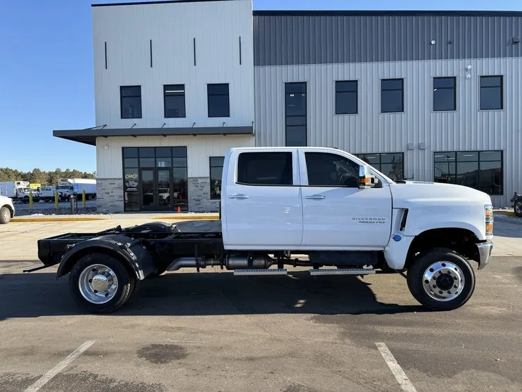 Used 2023 CHEVROLET SILVERADO 4500HD 4X4 Cab Chassis trucks Minnesota US | Carco Truck & Equipment #1514218