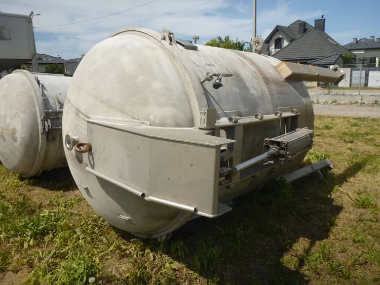 Used 2003 L.A.I.P. SRL 5950 L Stainless Steel Tanks PL | Perry Equipment #121748