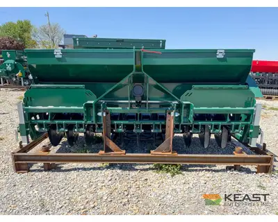 Used PH OUTDOORS _UNKNOWN_ Food Plot Seeders Iowa US | Keast Enterprises #1360437