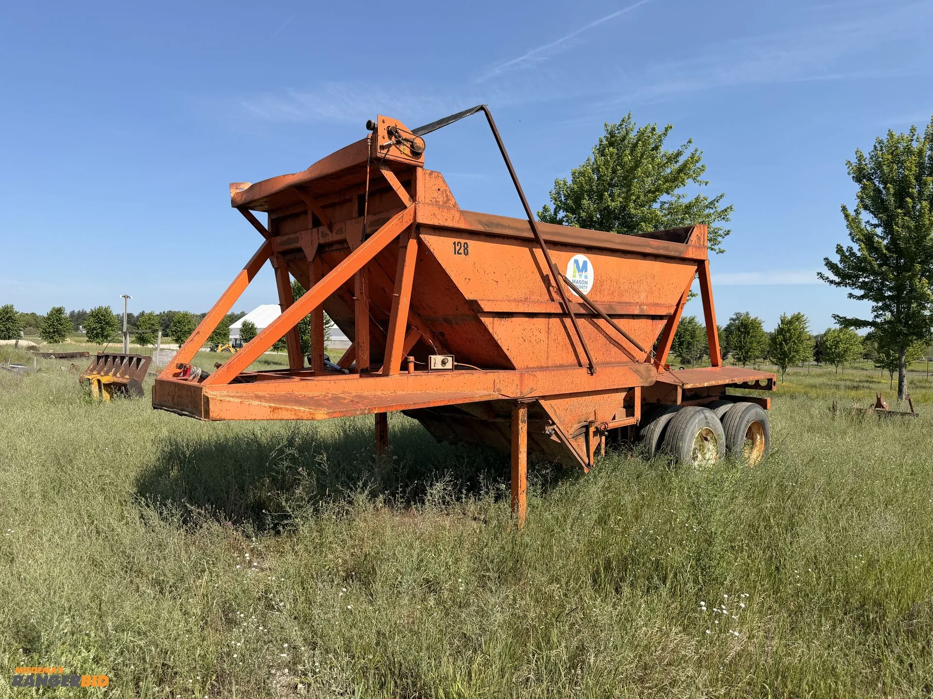 Used GRAVEL SPREADER _UNKNOWN_ Misc Spreaders Michigan US | Miedema Asset Management Group #1320840