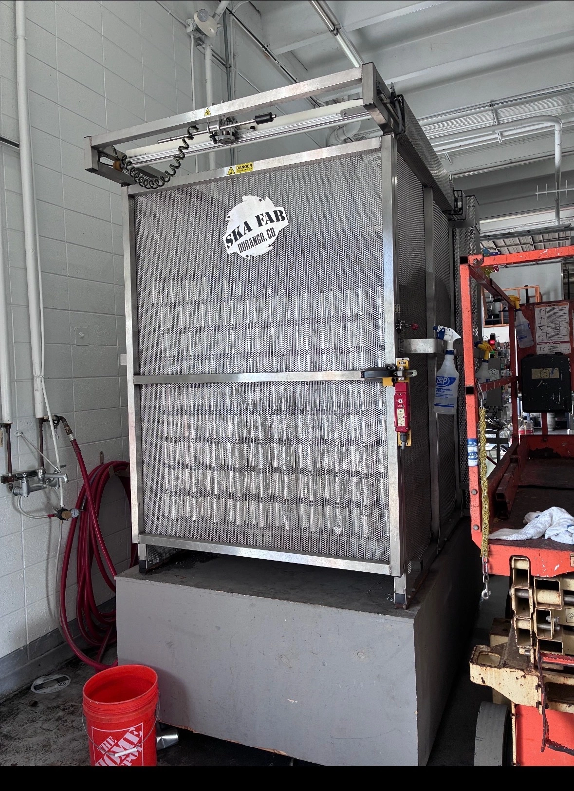 SKA Fabricating Half Pint Mobile Depalletizer