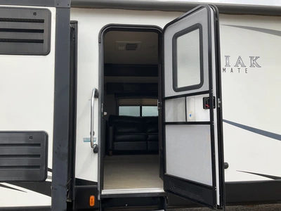Used 2017 KEYSTONE 330BHSL Campers, Caravans, Motorhomes Michigan US | Miedema Asset Management Group #1355374