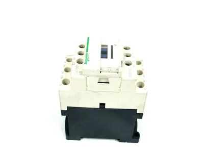 NEW SCHNEIDER ELECTRIC CAD50UD CONTROL RELAY