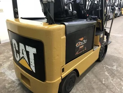 USED 2009 CATERPILLAR E6000
