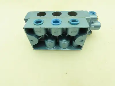 Honeywell Skinner S3A0AEX3 Pneumatic Directional Control Valve 3/8" NPT 150 PSI