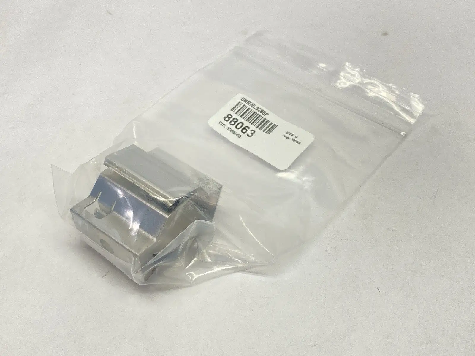 SMBWLS28SP | Banner  Light Strip Holder Bracket PKG OF 2 - New