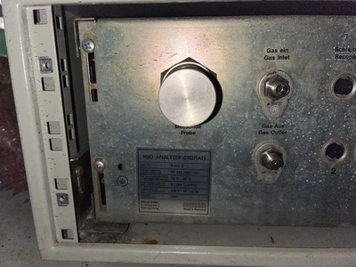 M Braun Glove Box System with Oxygen and H2O Analyzers Mb150b-G-1