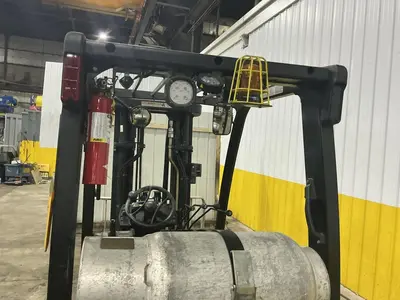 5,400 LBS YALE FORKLIFT W/ 181" LIFT HEIGHT AND 6' FORKS W/ AUTO ADJUST: YOBRO #25131